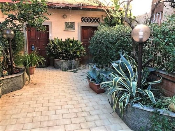 appartamento in vendita a Roma in zona Tomba di Nerone