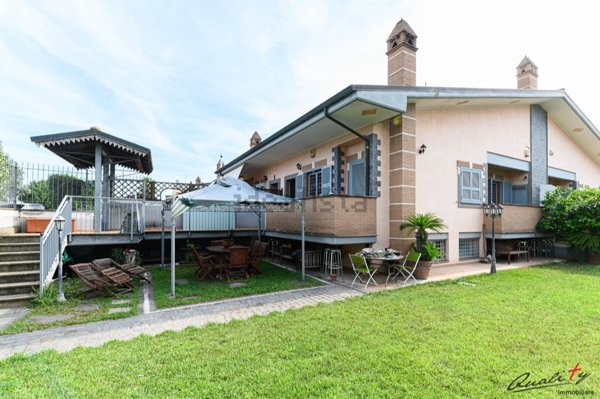 casa indipendente in vendita a Roma in zona Torre Gaia
