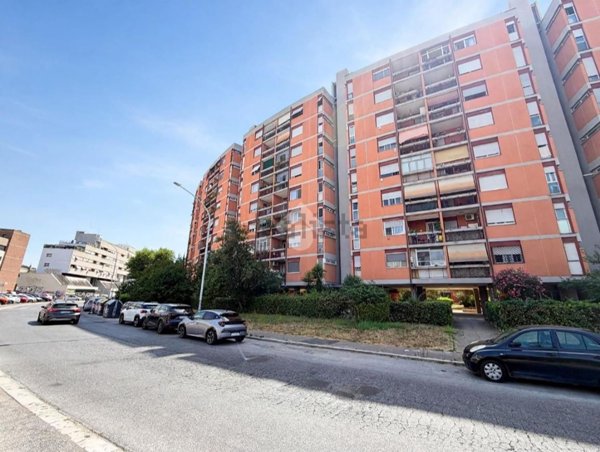 appartamento in vendita a Roma in zona Spinaceto