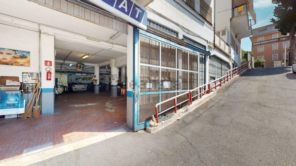 locale commerciale in vendita a Roma in zona Primavalle