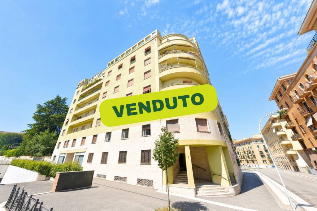 appartamento in vendita a Roma in zona Appio Latino