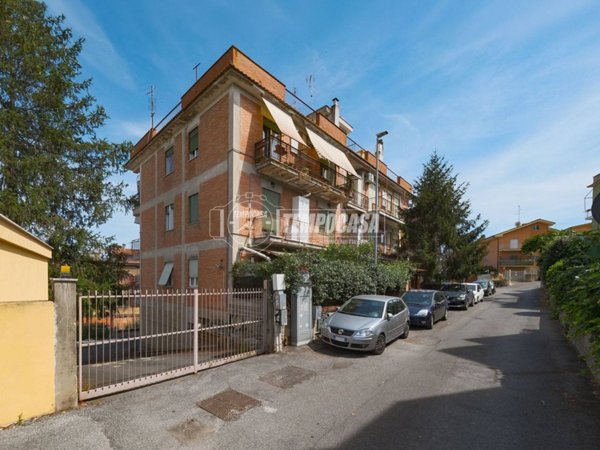 appartamento in vendita a Roma in zona Tomba di Nerone