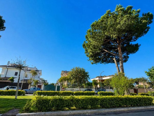 appartamento in vendita a Roma in zona Axa
