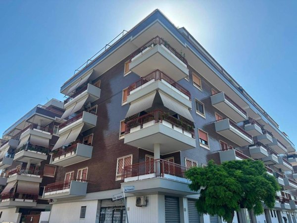 appartamento in vendita a Roma in zona Ostia