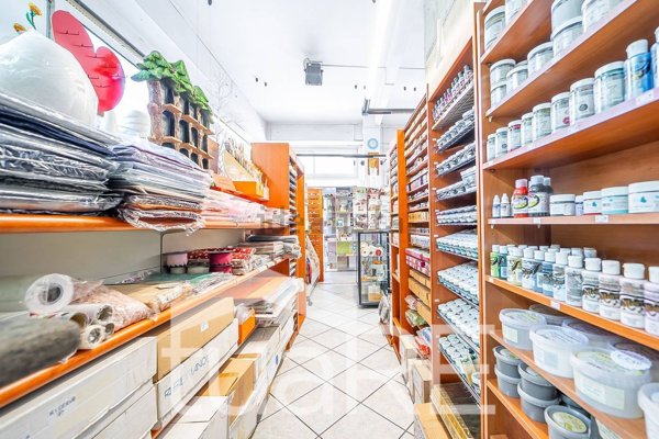 negozio in vendita a Roma in zona Aurelio