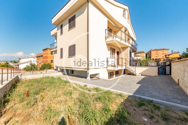appartamento in vendita a Roma in zona Tor Bella Monaca