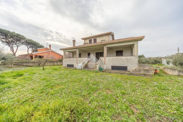 casa indipendente in vendita a Roma