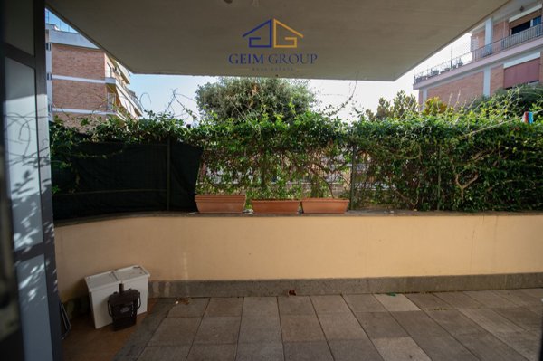 appartamento in vendita a Roma in zona Tomba di Nerone