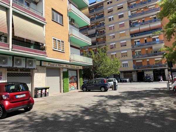 negozio in vendita a Roma in zona Prenestino-Labicano