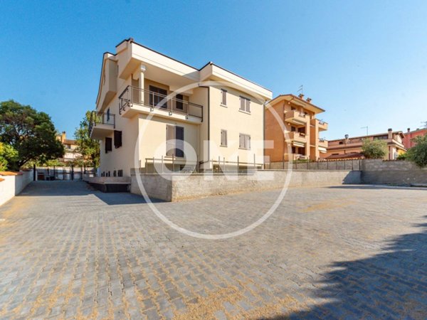 appartamento in vendita a Roma in zona Tor Bella Monaca