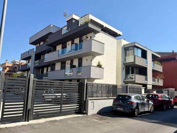 appartamento in vendita a Roma in zona Tor Bella Monaca