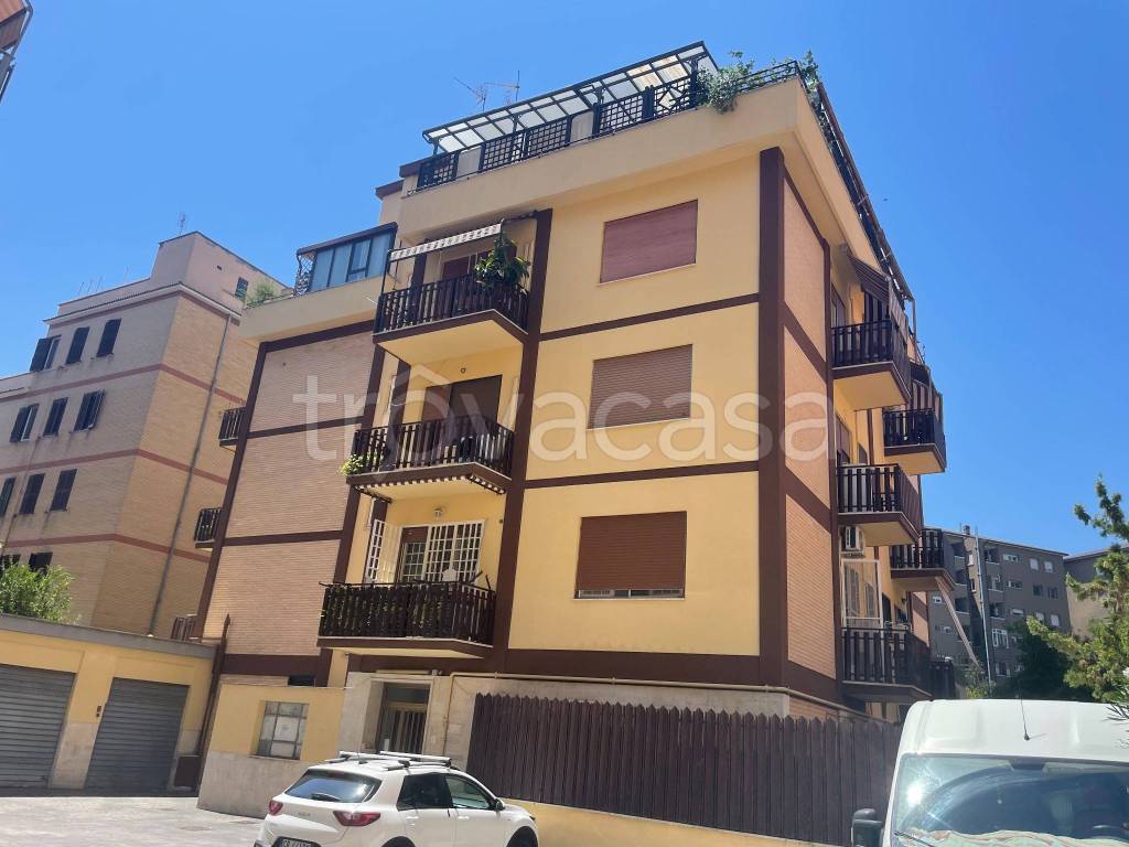 appartamento in vendita a Roma in zona Torre Maura