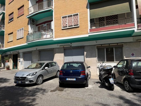 negozio in vendita a Roma in zona Prenestino-Labicano