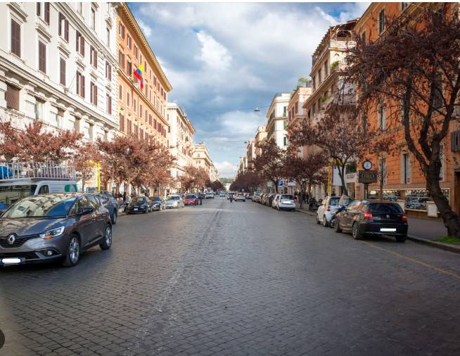 negozio in vendita a Roma in zona Rione Prati