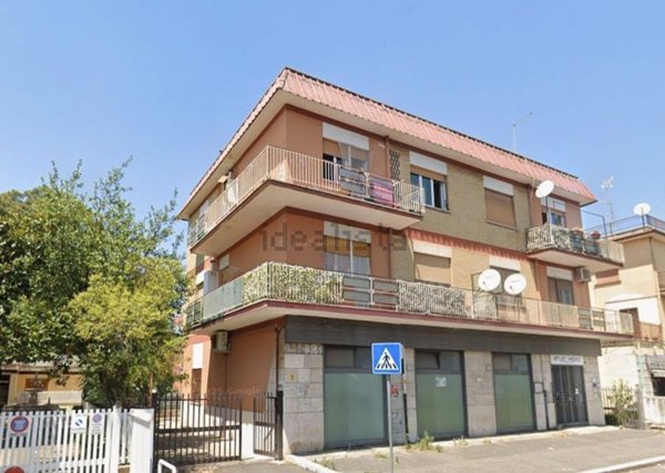 appartamento in vendita a Roma in zona Torre Angela