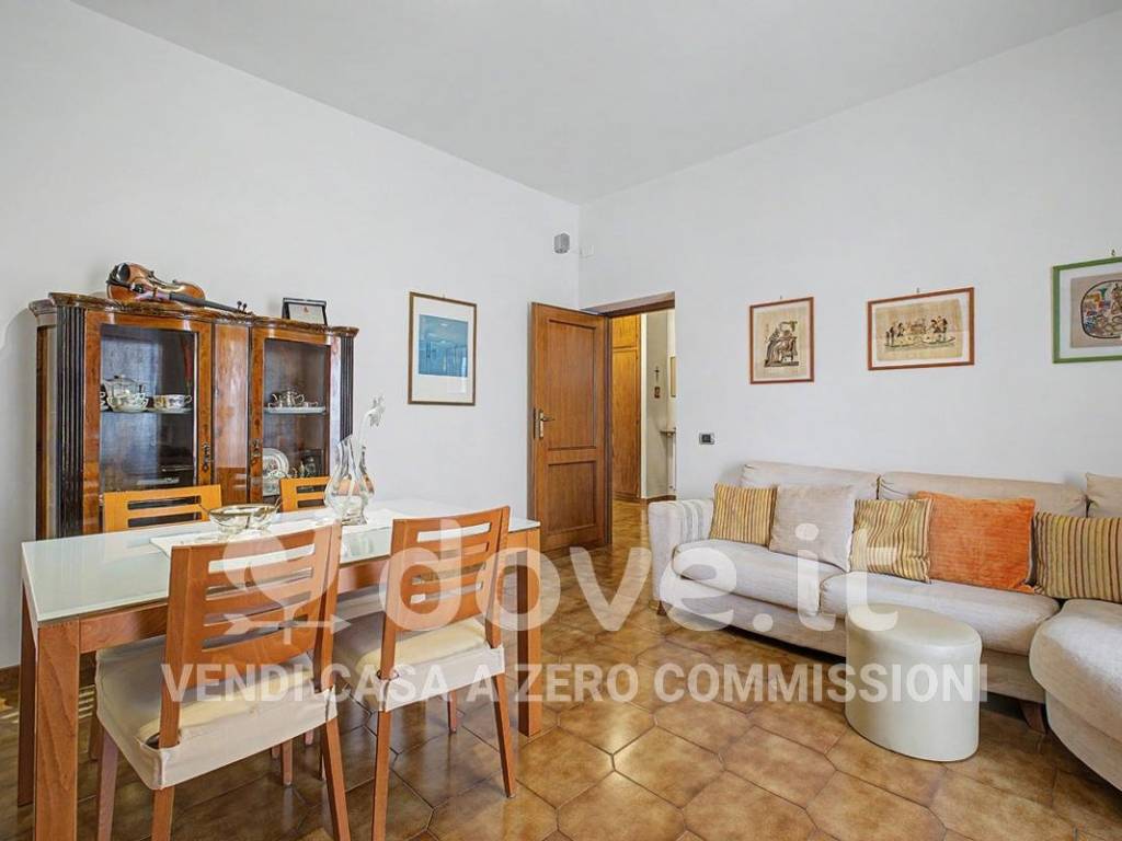 appartamento in vendita a Roma in zona Torre Angela