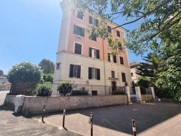 appartamento in vendita a Roma in zona Appio Claudio