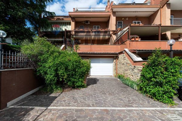 casa indipendente in vendita a Roma in zona Tre Pini - Poggio dei Fiori