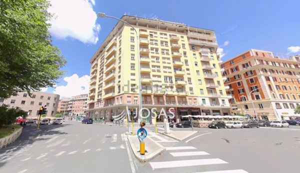 locale commerciale in vendita a Roma in zona Nomentano