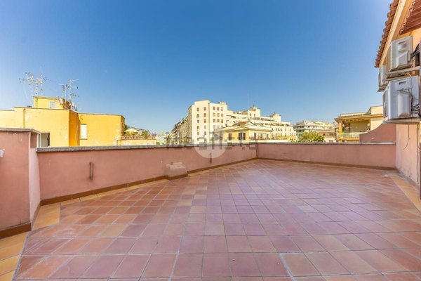 appartamento in vendita a Roma in zona Appio Latino