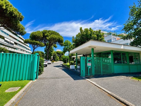 appartamento in vendita a Roma in zona Casal Palocco