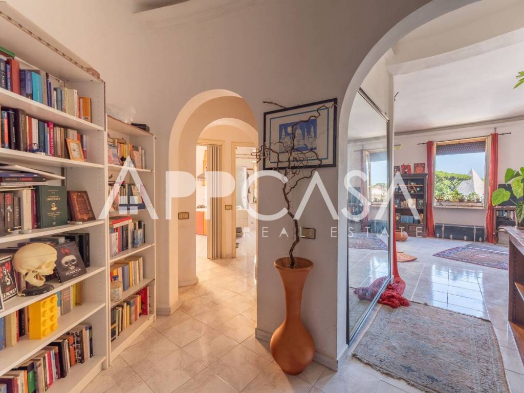 appartamento in vendita a Roma in zona Ostiense