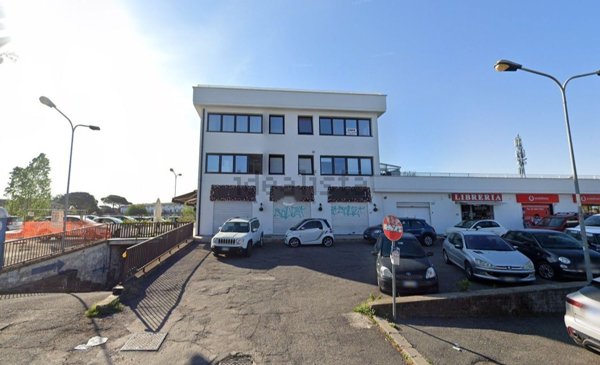 locale di sgombero in vendita a Roma in zona Axa