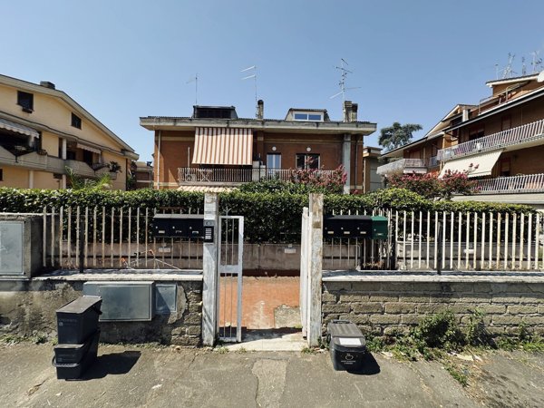 appartamento in vendita a Roma in zona Finocchio