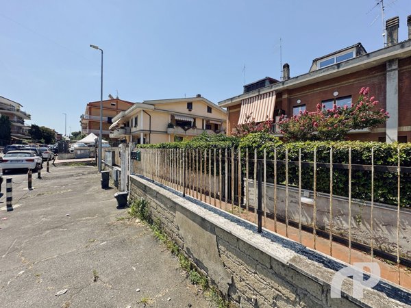 appartamento in vendita a Roma in zona Finocchio