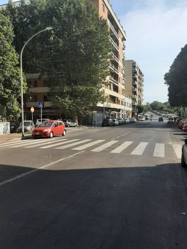 negozio in vendita a Roma in zona Ostiense