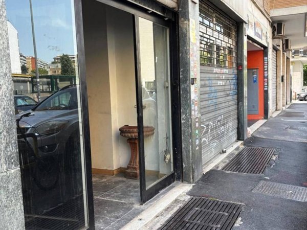 negozio in vendita a Roma in zona Portuense