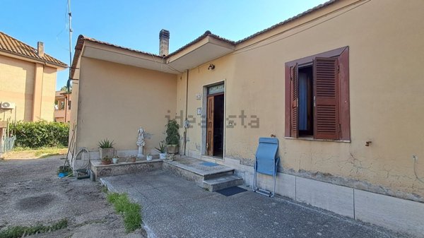 casa indipendente in vendita a Roma in zona Osteria Nuova