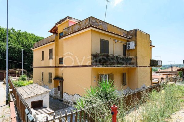 appartamento in vendita a Roma in zona Tor de' Cenci
