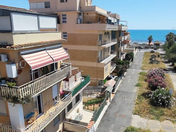 appartamento in vendita a Roma in zona Ostia