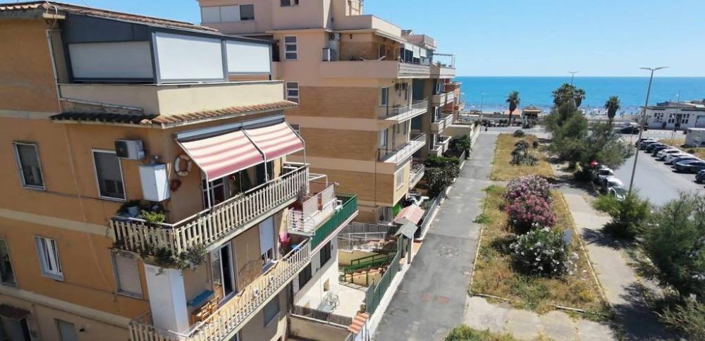 appartamento in vendita a Roma in zona Ostia