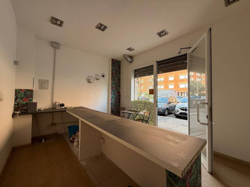 negozio in vendita a Roma in zona Ostia