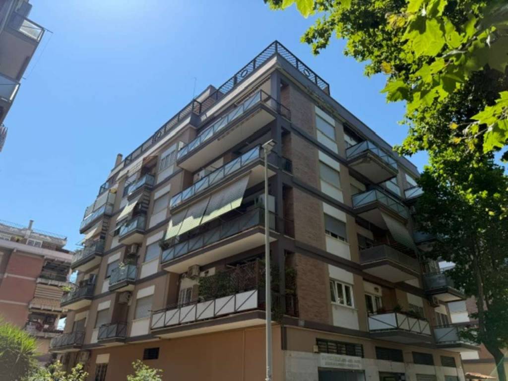 appartamento in vendita a Roma in zona Ostia