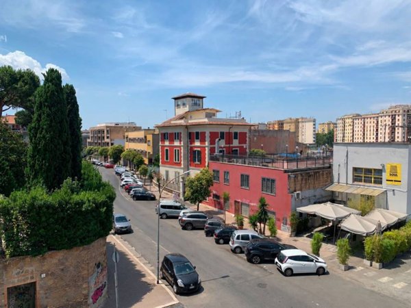 appartamento in vendita a Roma in zona Tuscolano