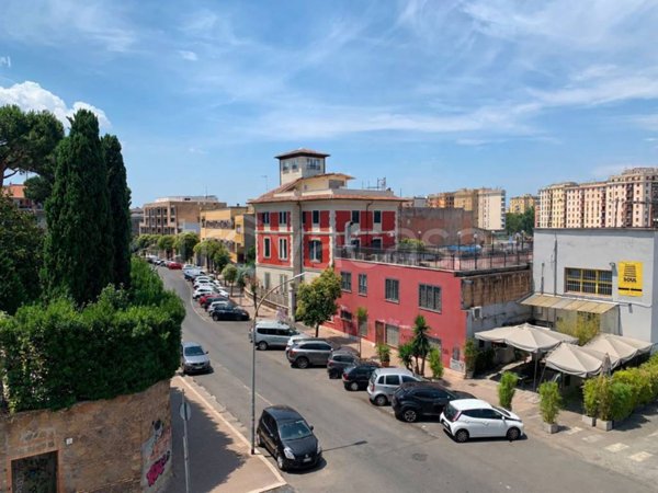 appartamento in vendita a Roma in zona Tuscolano