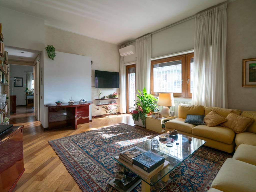 appartamento in vendita a Roma in zona Tomba di Nerone