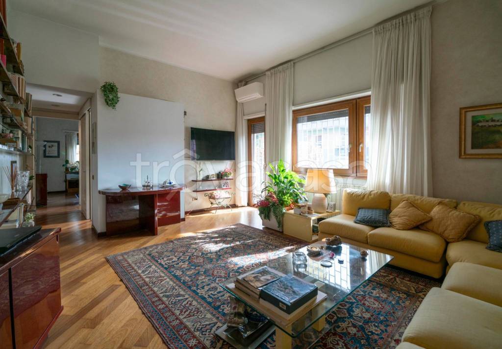 appartamento in vendita a Roma in zona Tomba di Nerone