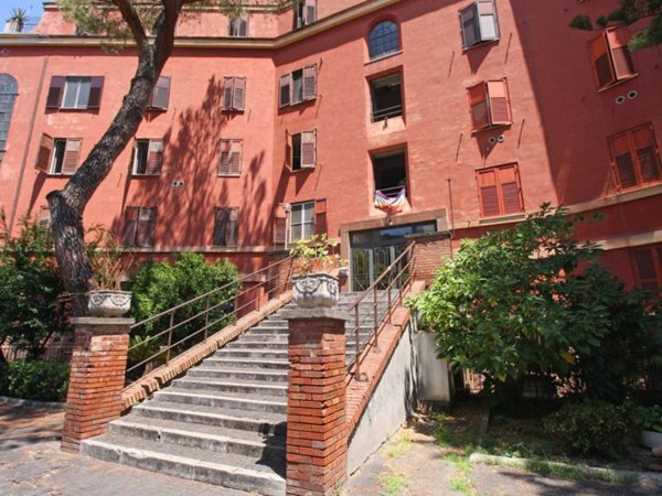 appartamento in vendita a Roma in zona Ostiense