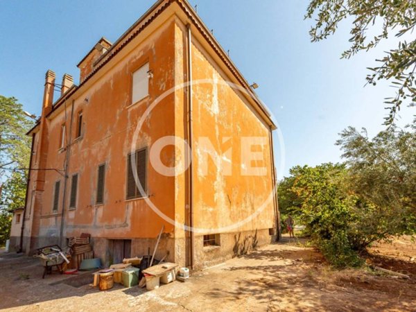 intera palazzina in vendita a Roma in zona Lunghezza