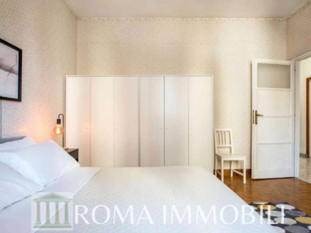 negozio in vendita a Roma in zona Tuscolano