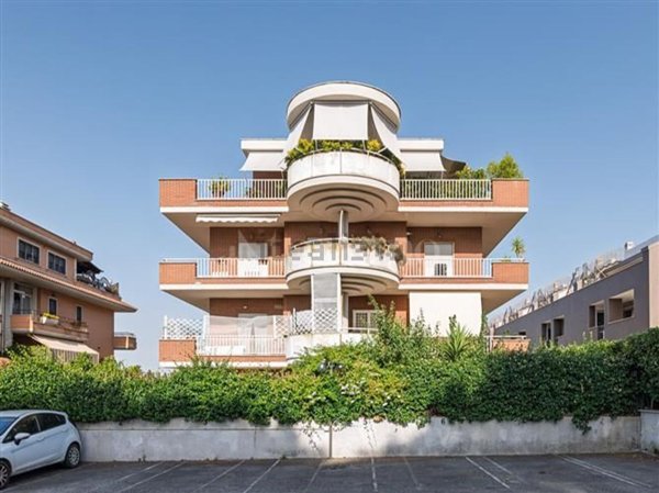 appartamento in vendita a Roma in zona Tor di Quinto