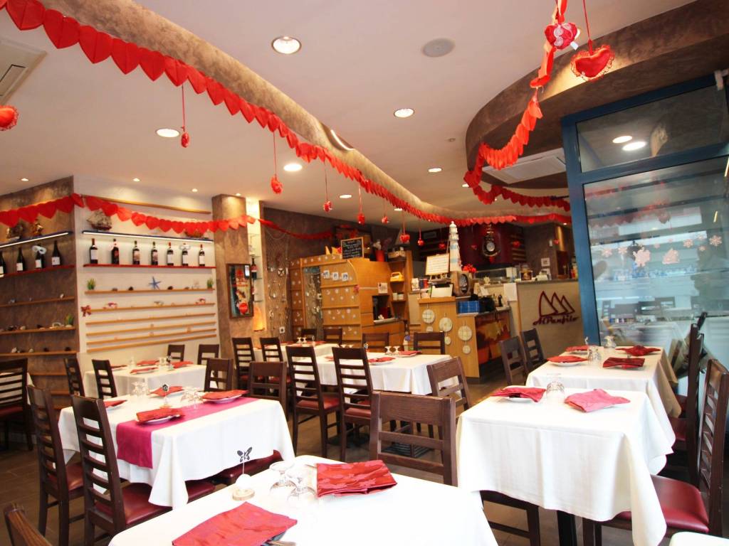 negozio in vendita a Roma in zona Ostia