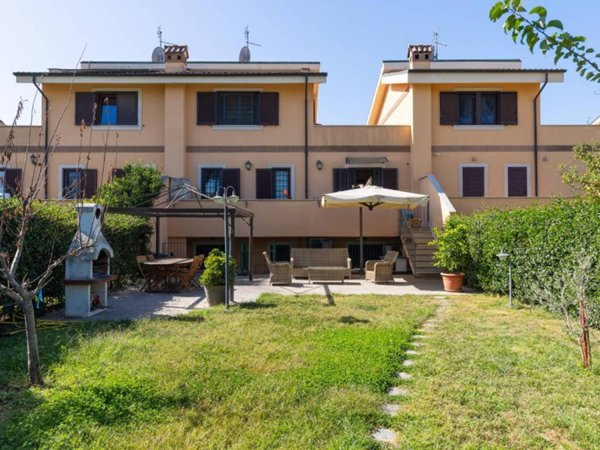 casa indipendente in vendita a Roma in zona Romanina