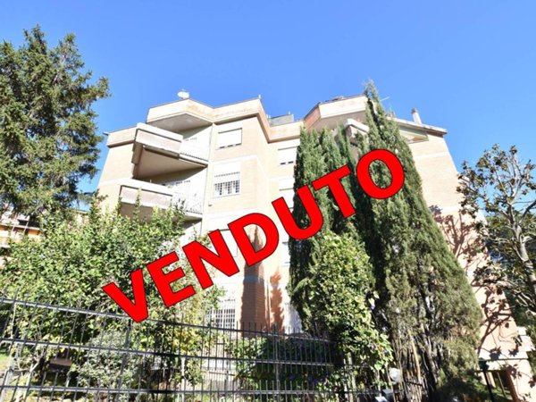appartamento in vendita a Roma in zona Tomba di Nerone
