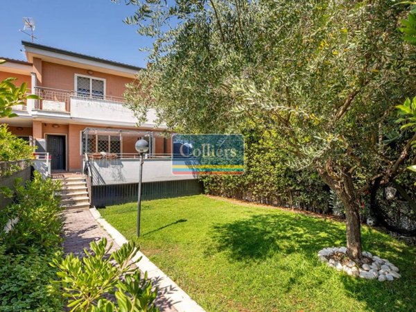 casa indipendente in vendita a Roma
