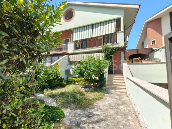 casa indipendente in vendita a Roma in zona Infernetto